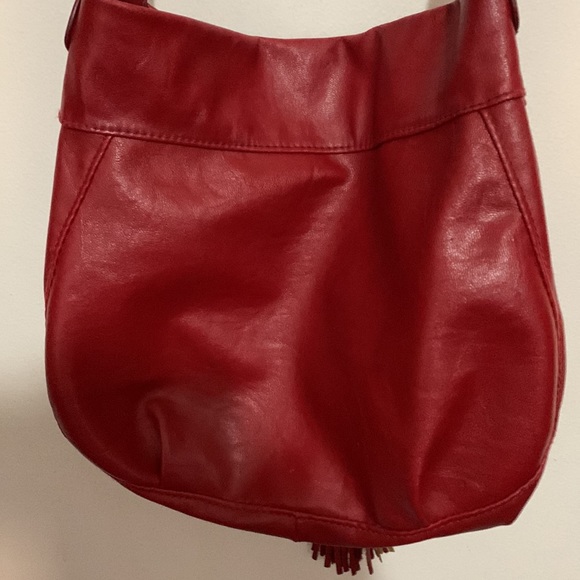 Red faux leather cross body tassel handbag - Picture 6 of 6
